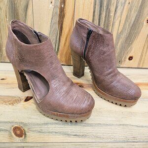 Domino Italian Platform Bootie Size 39 / 9